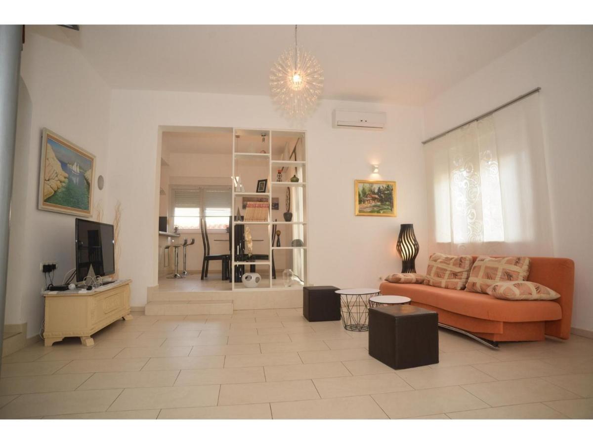 Bluemare Apartment *
